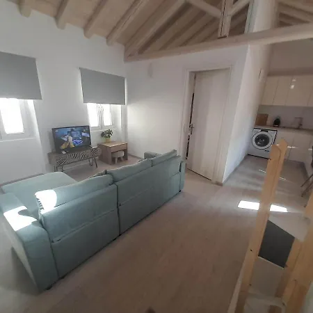 Daire Elli's House