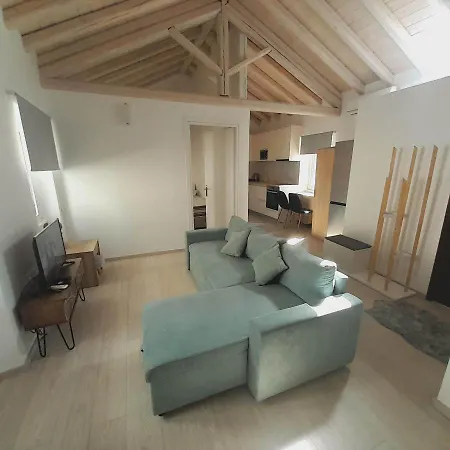 Daire Elli's House *